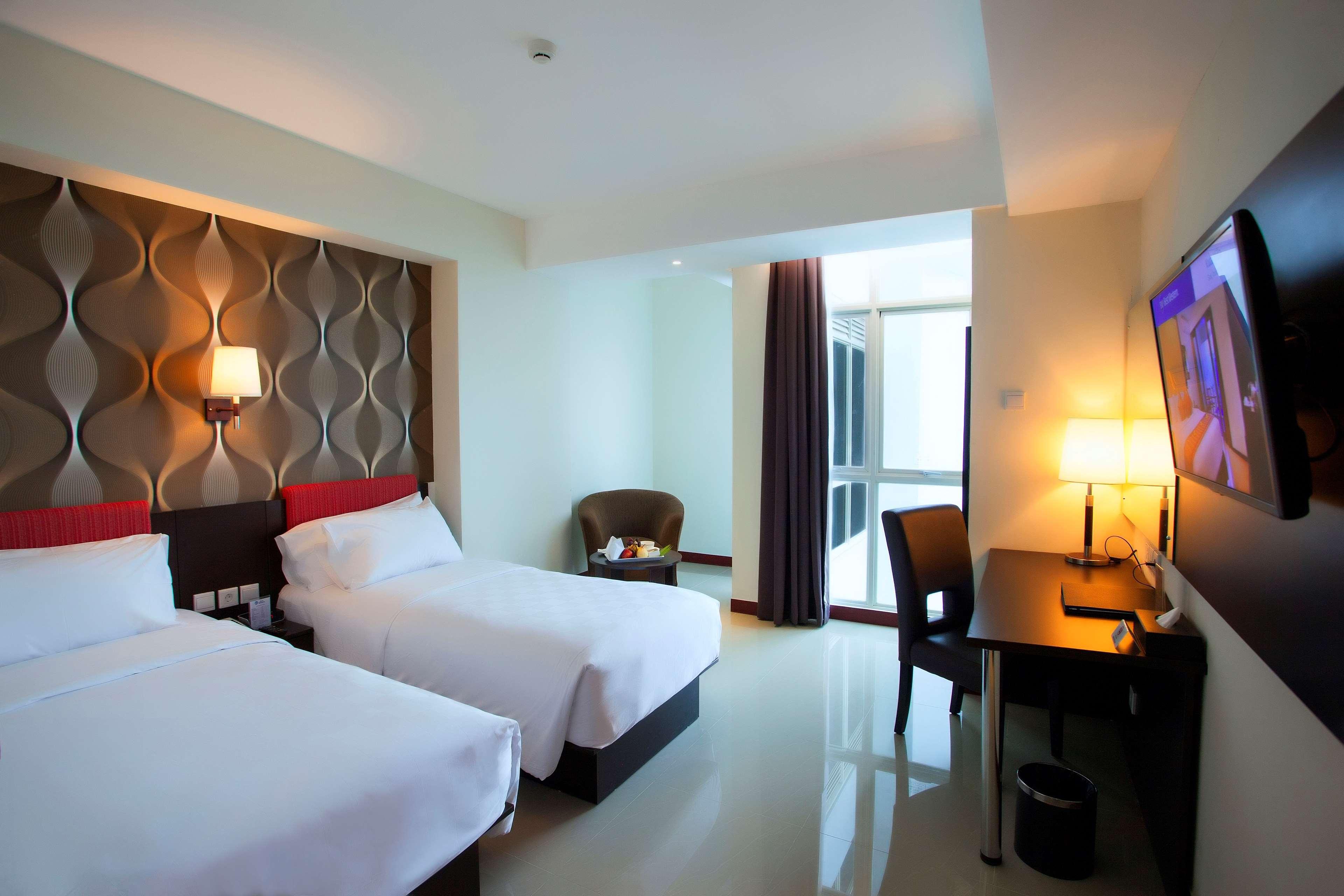 Best Western The Lagoon Hotel Манадо Екстер'єр фото