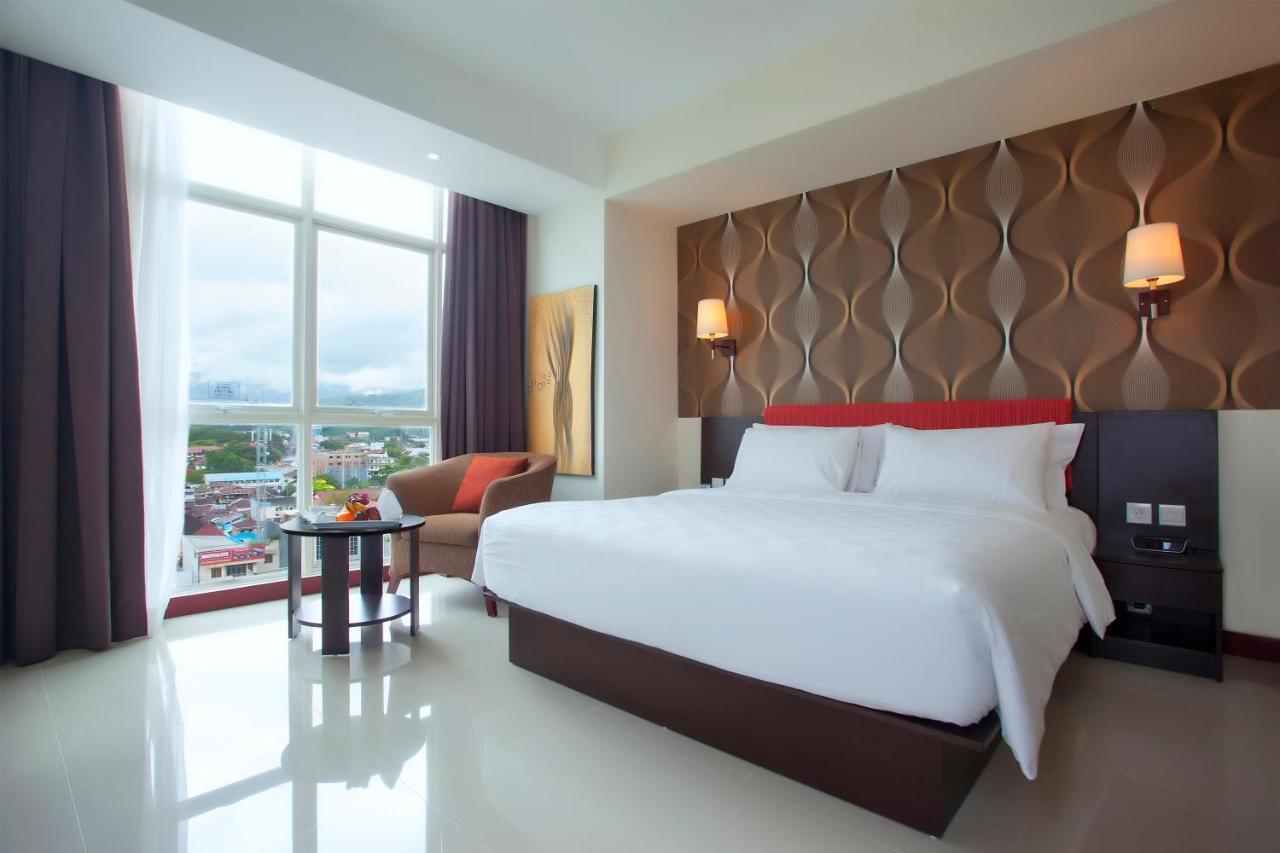 Best Western The Lagoon Hotel Манадо Екстер'єр фото
